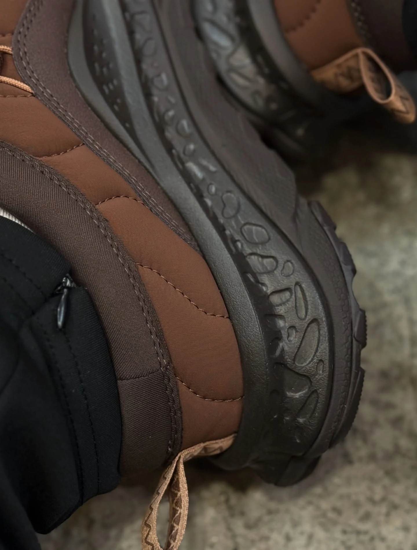 HOKA ONE ONE ORA PRIMO 棕黑 懶人鞋 烏龍麵 毛毛蟲鞋 1141570-MCS