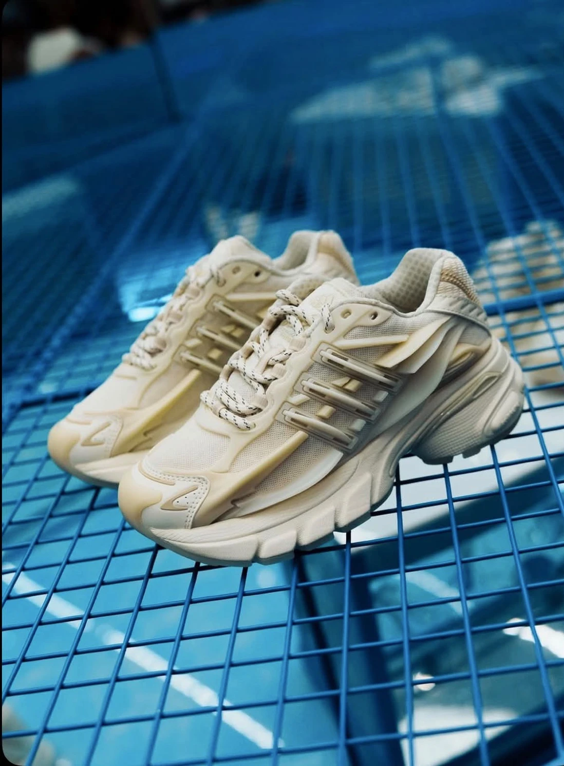Pharrell Williams x adidas Adistar Jellyfish "Triple White" 米白色 水母鞋 KH6730