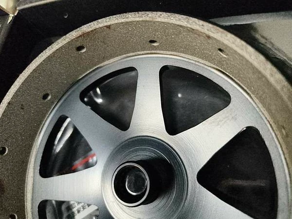 炸彈鯊魚 Bomb Shark 雙 CNC 細噴砂打孔後組實體圖