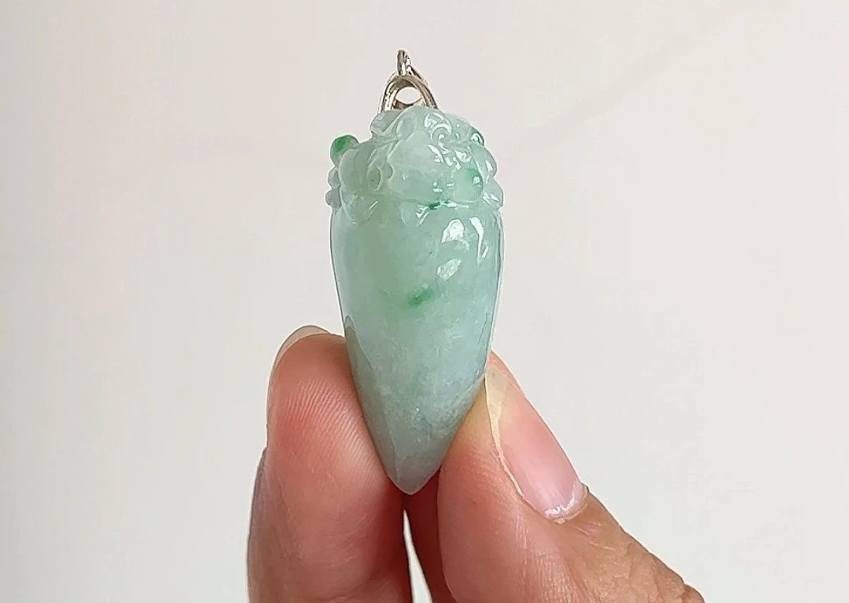 翡翠貔貅月牙吊飾
