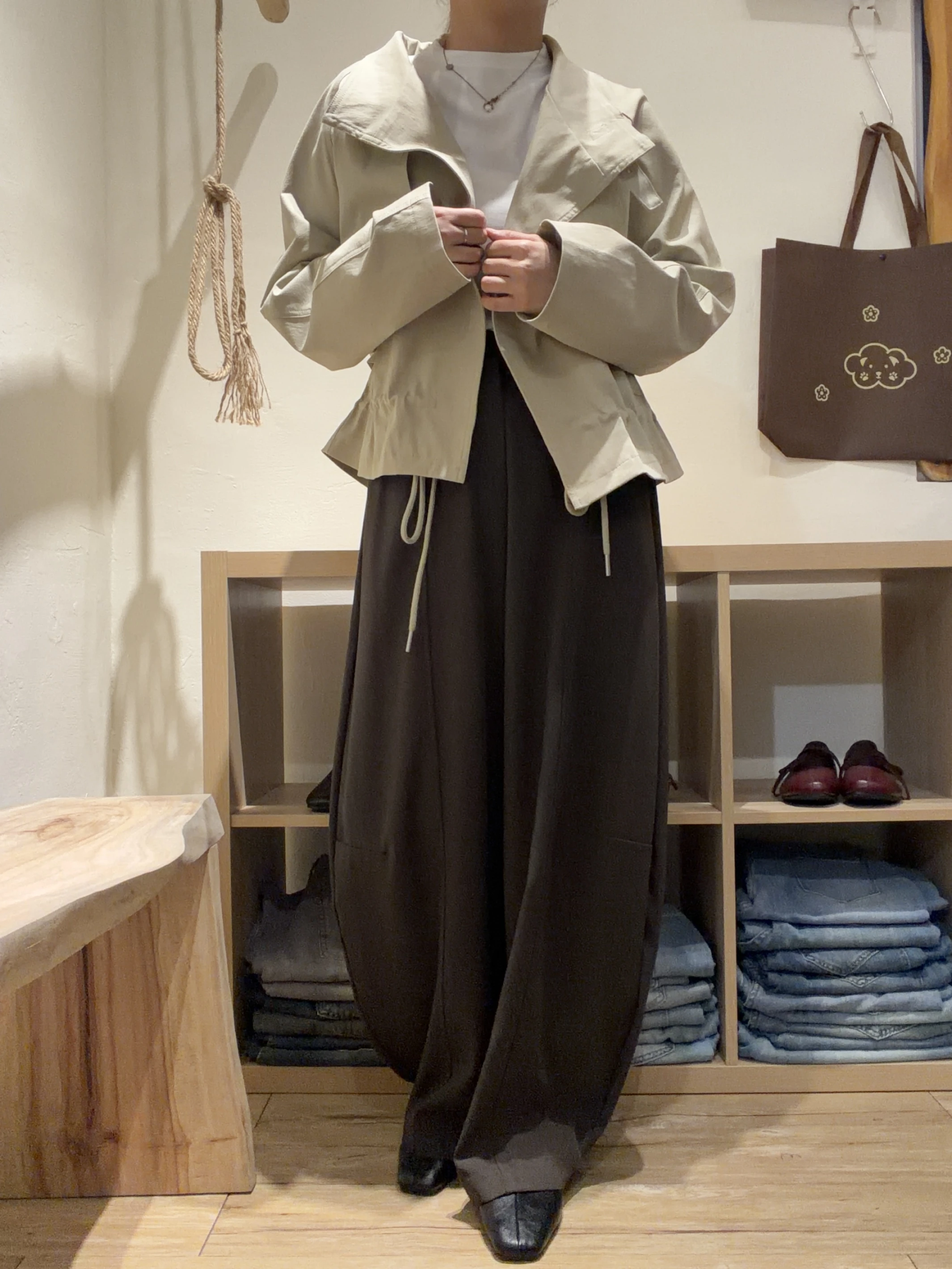 精緻女孩的那件風衣外套