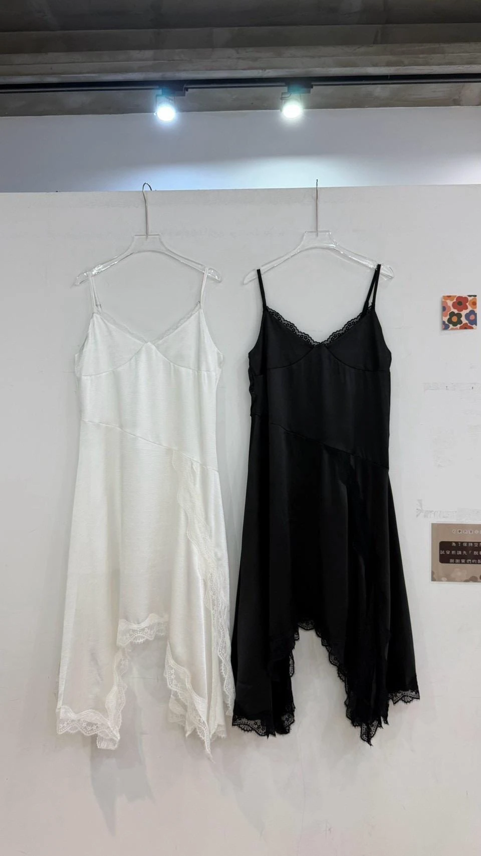 珠光蕾絲拼接不規則長洋裝 2color