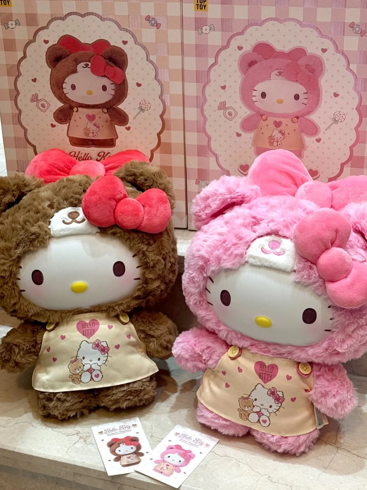 三麗鷗 HelloKitty焦糖睡衣毛絨公仔桃心睡衣公仔