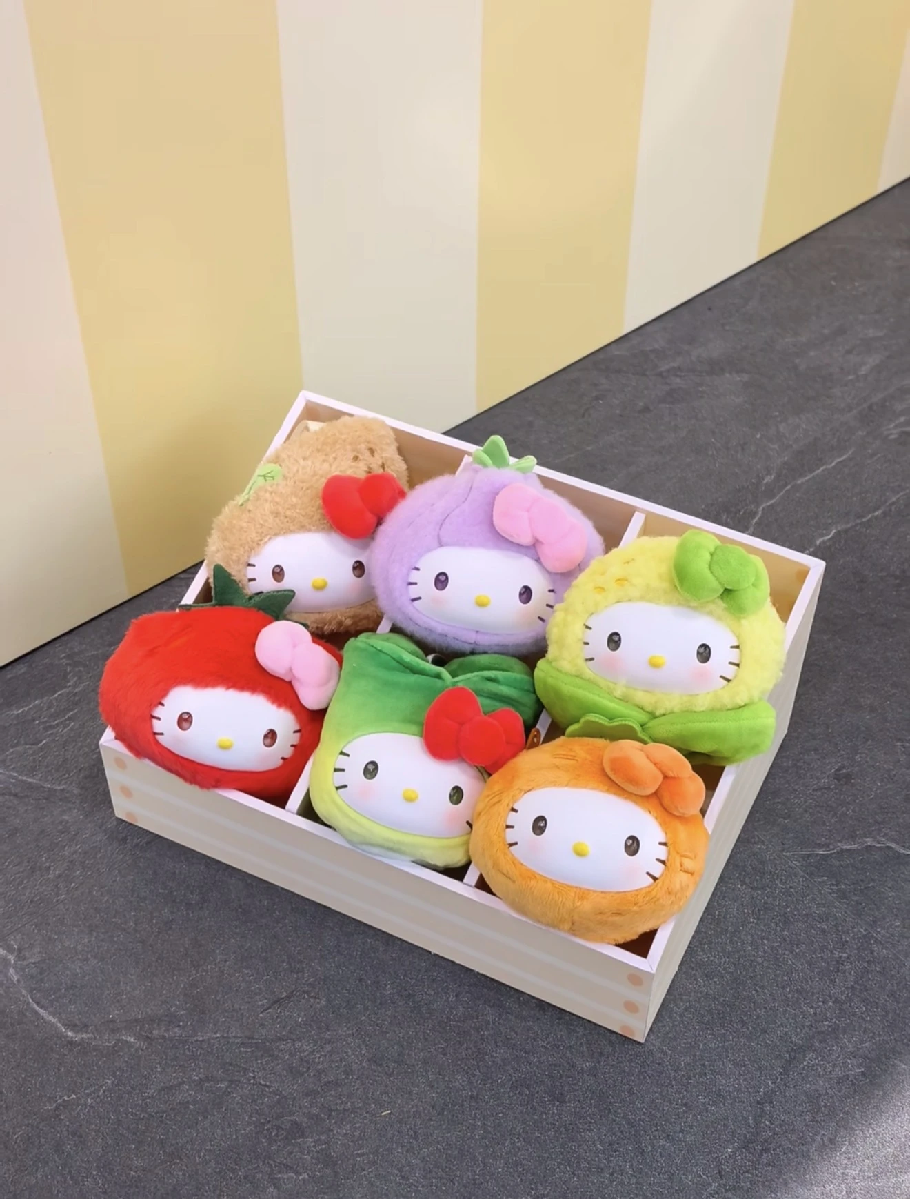 三麗鷗 Kitty果蔬系列耳機包盲盒