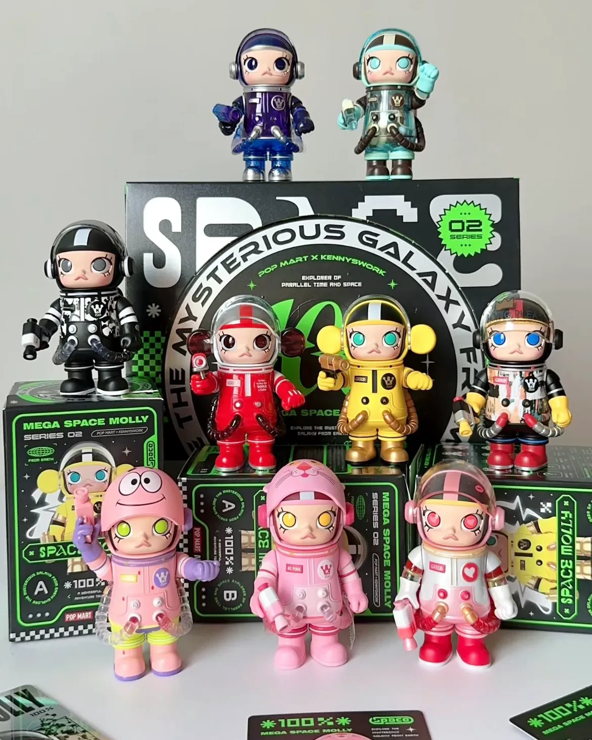 POPMART泡泡瑪特 MEGA珍藏系列100% SPACE MOLLY茉莉二代盲盒手辦禮物