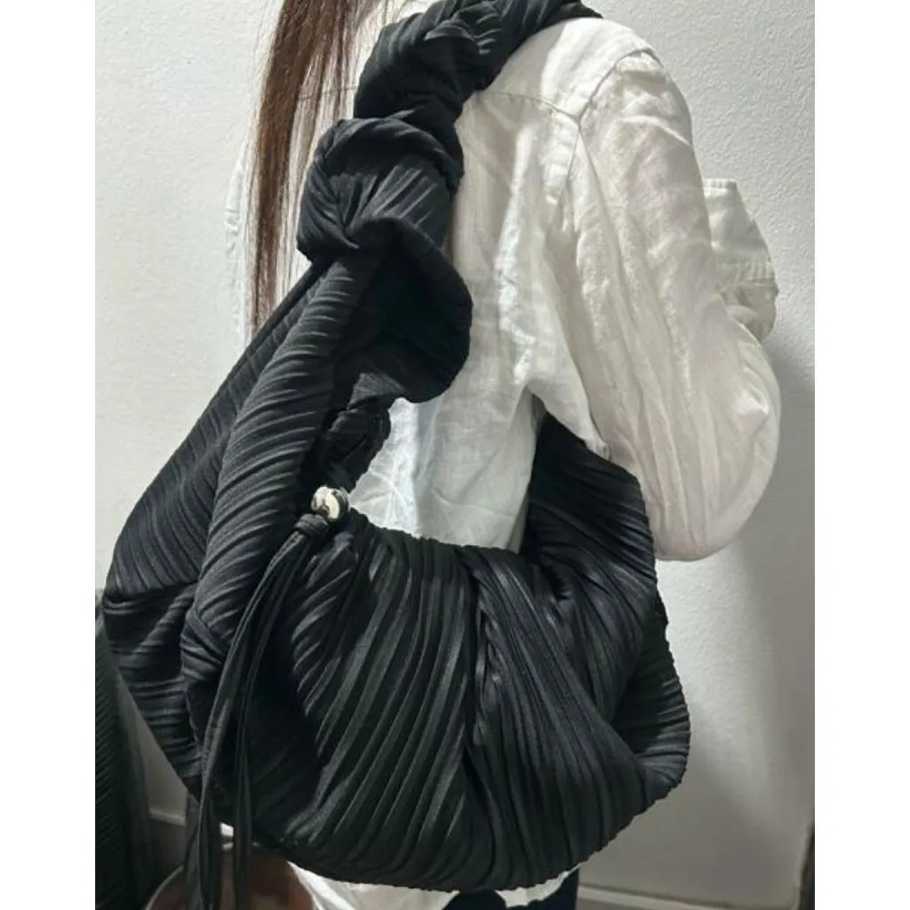 [現貨+預購] 韓國DAWN FACTORY百褶布質半月包 黑白咖 大小 luvits 代購