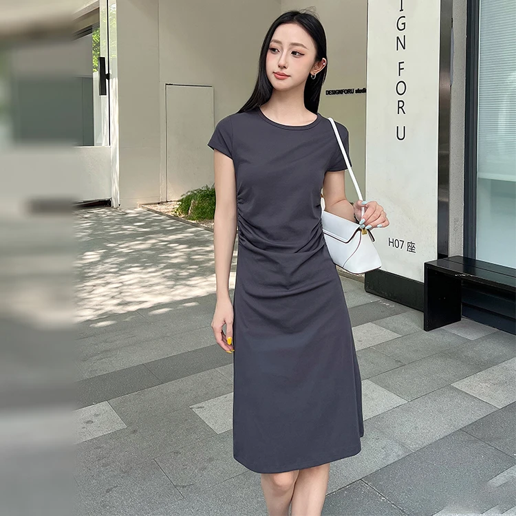 冷淡高級感！收腰垂墜T恤連身裙