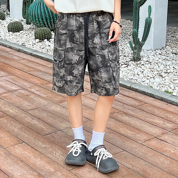 潮流迷彩強勢登場！寬鬆中性工裝短褲，復古質感一次到位