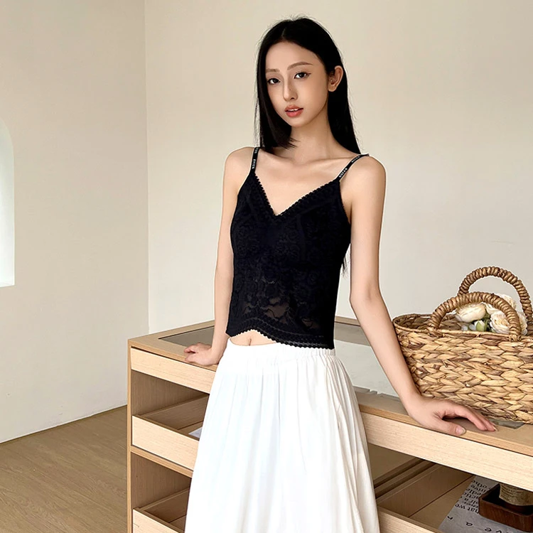 法式睫毛蕾絲V領細肩帶Bra Top｜內建胸墊純欲短版小可愛上衣