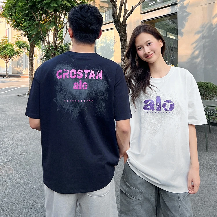 Alo 輕奢運動潮流｜寶藍・純白中性寬版Logo T恤，街頭與機能的完美交界