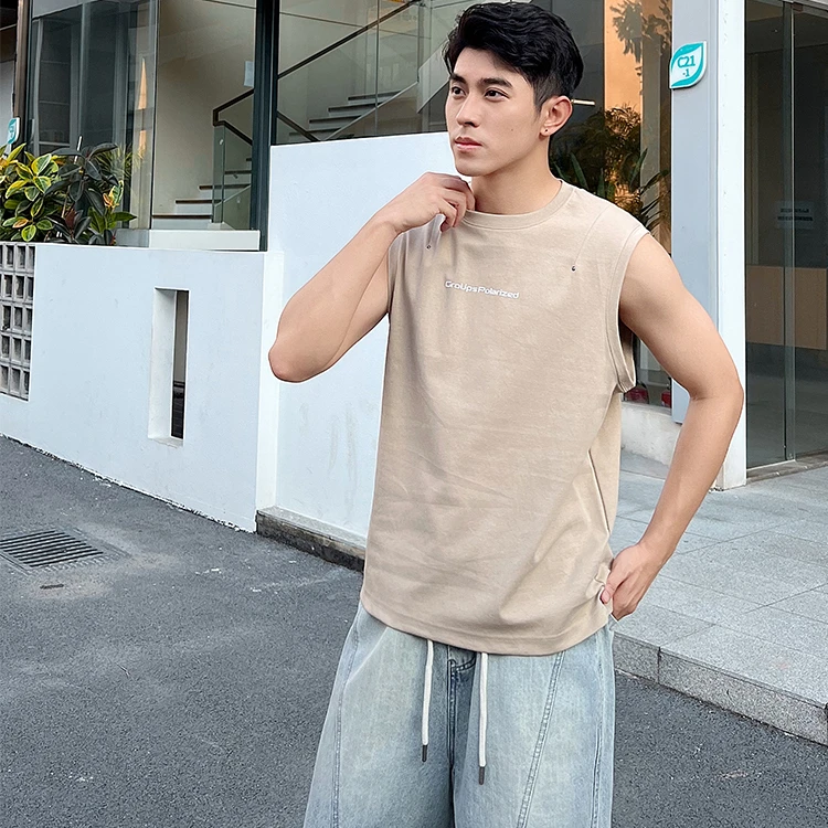 金屬氣眼寬肩背心｜低調質感打造夏日硬派風格