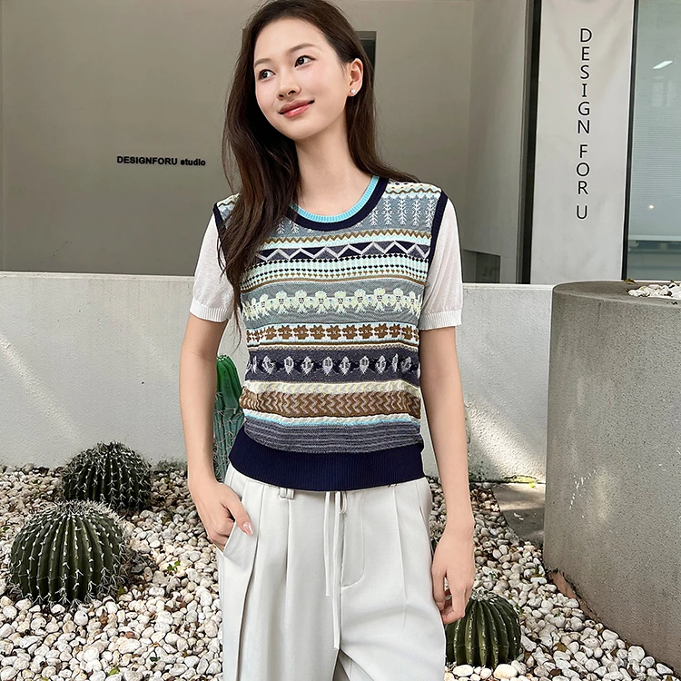 🌟 復古文藝感爆棚！一穿定格焦點的精緻圖騰針織短袖上衣 🌟