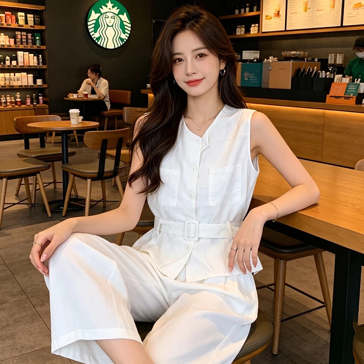 盛夏女神降臨！純白都會俐落套裝，展現你優雅自信的高級氣場！