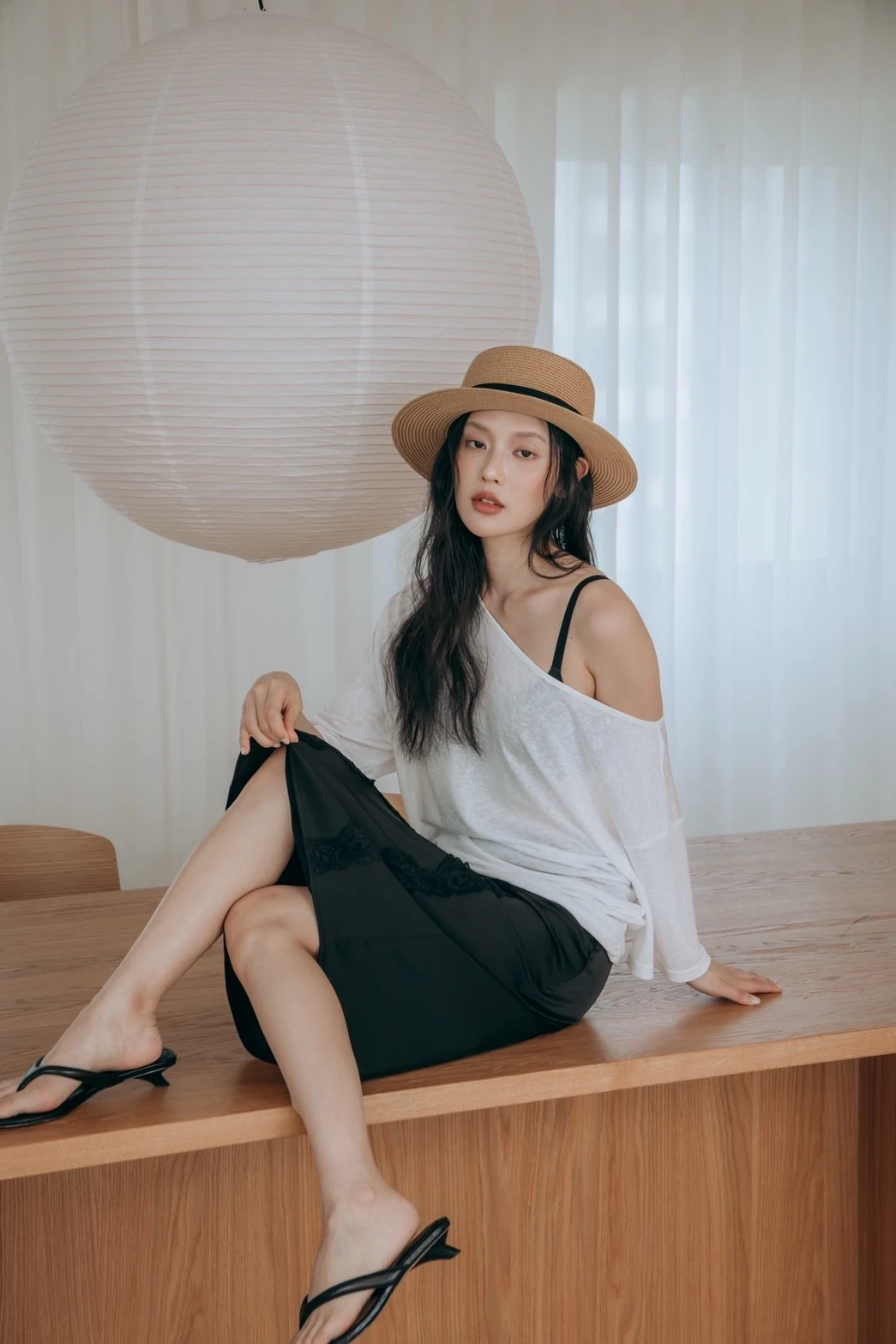 Lazy Fit 斜肩上衣
