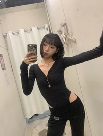 🇰🇷KS1 11 CLASP TOP 鉤扣上衣_黑