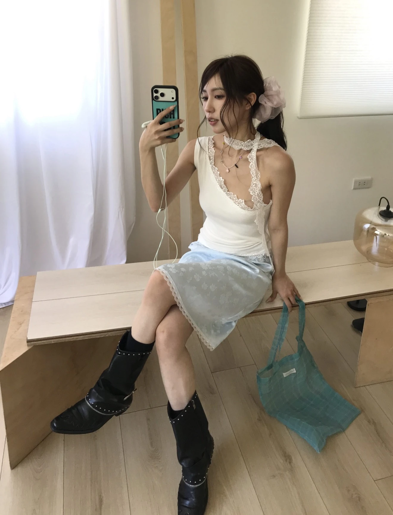 🇰🇷 KJ1 703 氣質斜肩蕾絲邊上衣