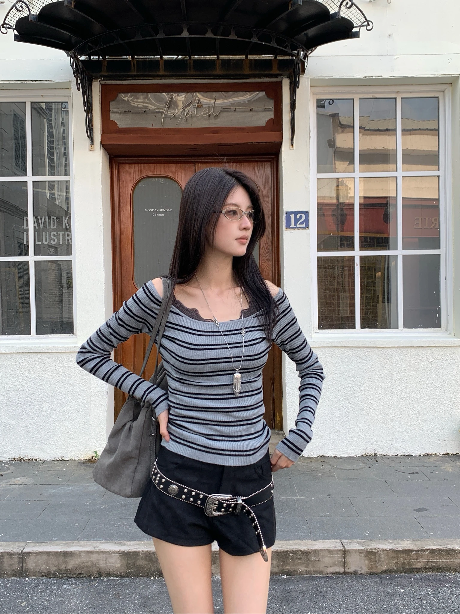 CO4 06 Striped Off-Shoulder 條紋一字領＿灰