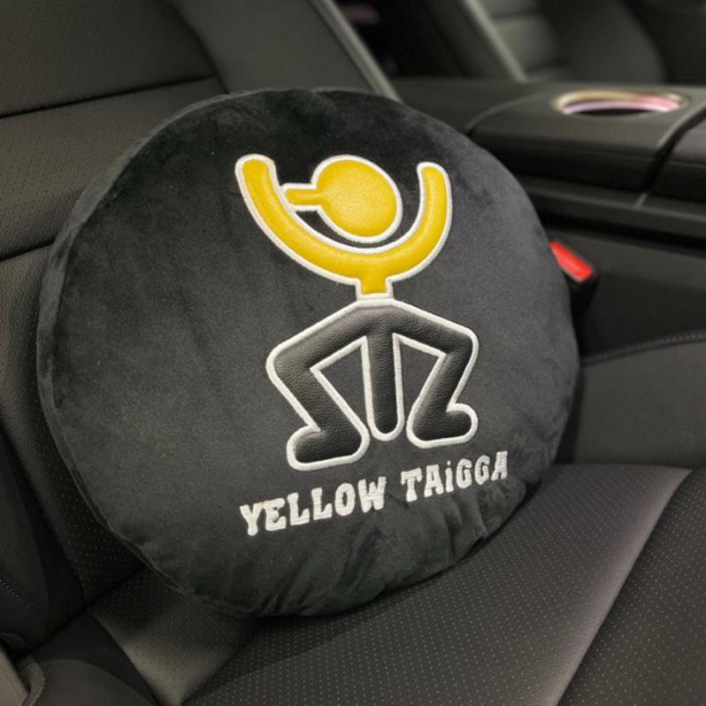 【小施汽車】混血黑人LOGO皮革刺繡抱枕 腰靠墊 腰枕 靠枕  (體積較大 若購買超過兩顆請分開下單 較長備貨 )