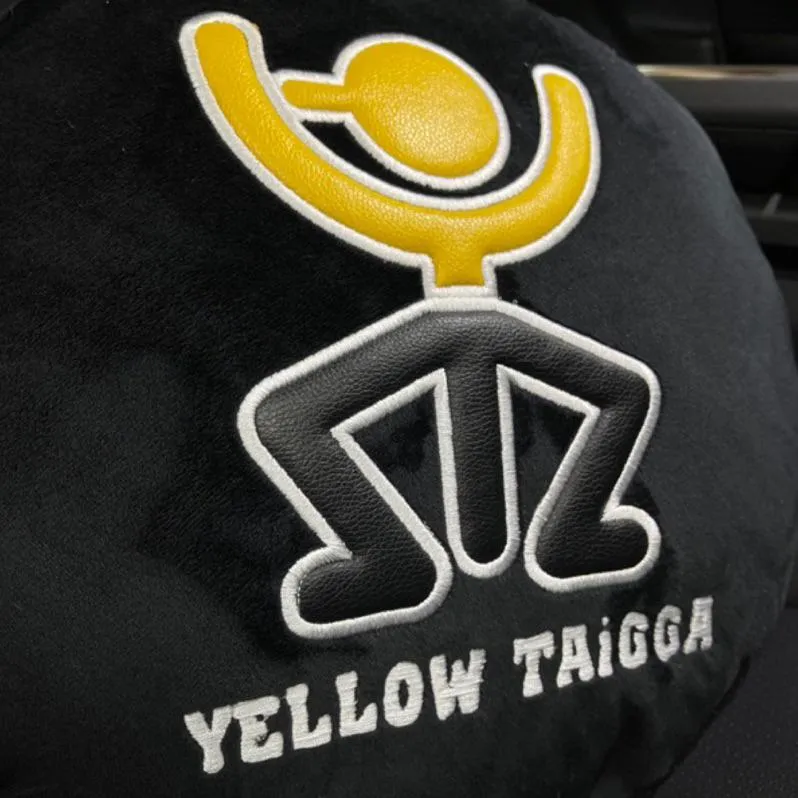【小施汽車】混血黑人LOGO皮革刺繡抱枕 腰靠墊 腰枕 靠枕  (體積較大 若購買超過兩顆請分開下單 較長備貨 )