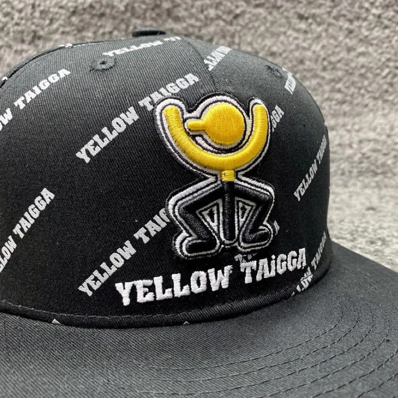 (小施汽車) YELLOW TAIGGA 混血黑人潮帽 電繡LOGO 平沿棒球帽 頭圍可調整 (請詳閱底下說明)