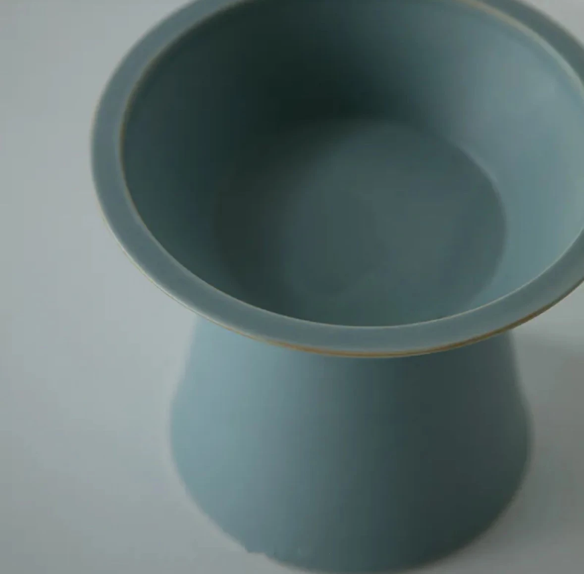 日本CHALICE 精緻毛孩碗 白藍 -shiraai-