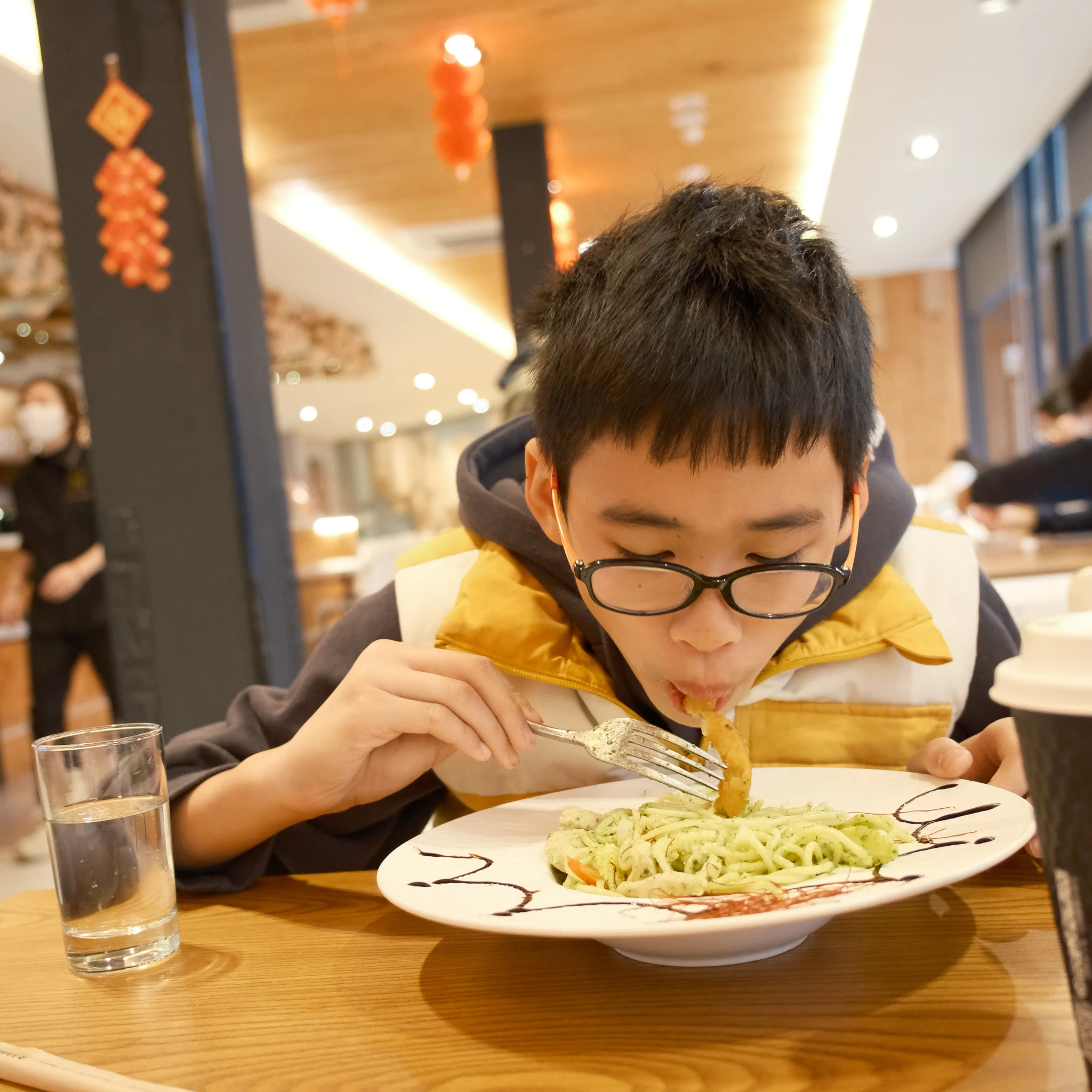 🍽️ 逛完水与松萌萌園，來望林餐廳補充戰力！義大利麵+炸物拼盤超滿足！