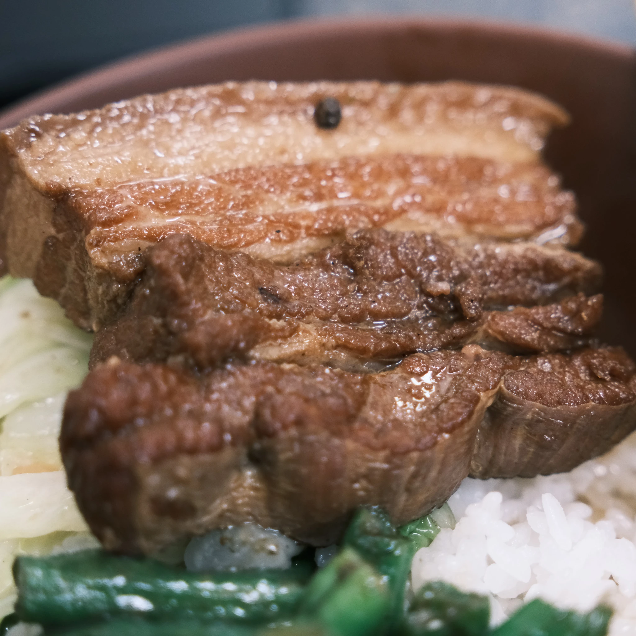 中年人的市場美食雷達：這間真的有中！六味仔爌肉飯，第三市場的低調王者