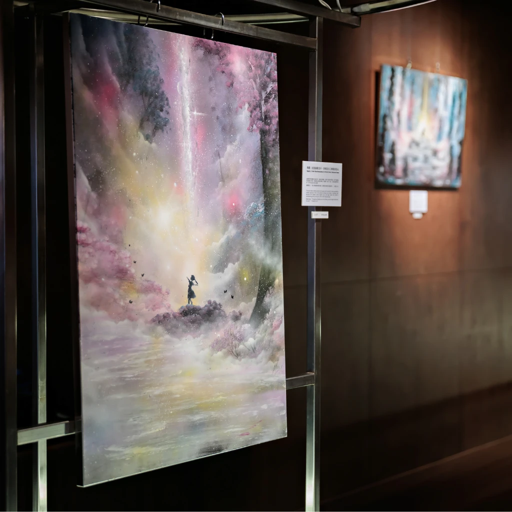 Derex戴永恩與跨蒔咖啡合作個人藝術展覽《跨越之後｜看見自己》鏡面噴畫展覽空間