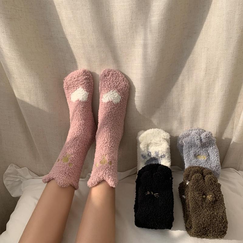 CU｜A113 暖暖刺繡家居中筒襪