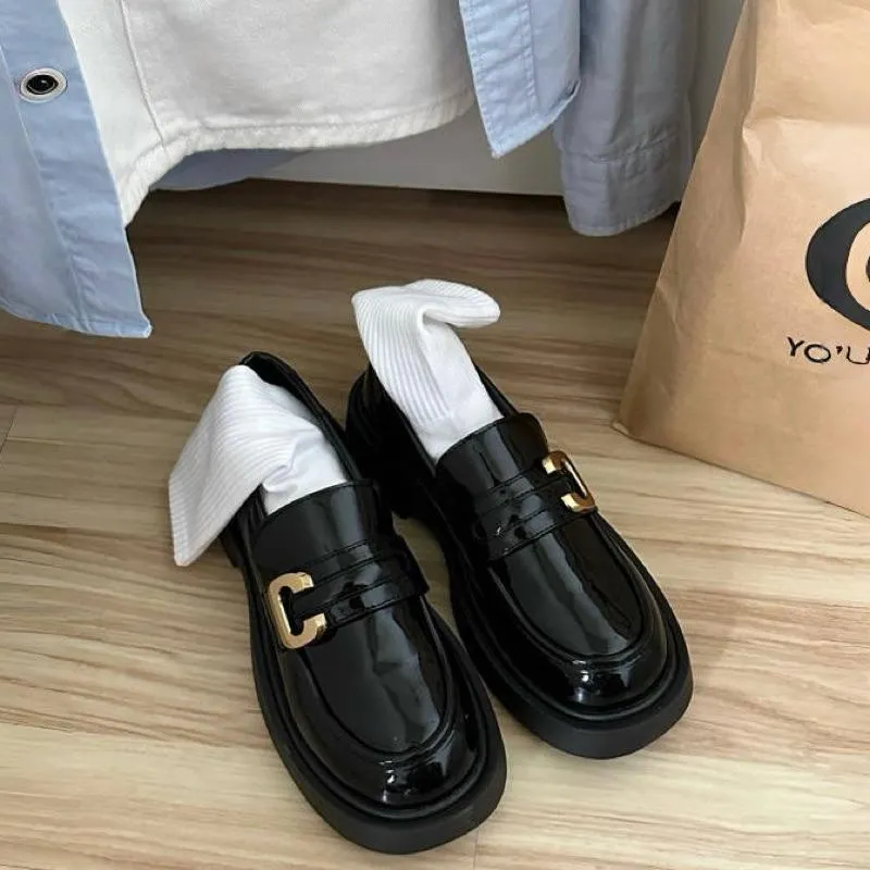 CU｜K07 英倫學院風亮面休閒皮鞋