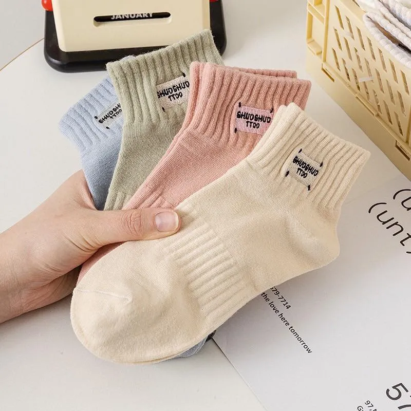 CU｜A84 簡約刺繡圖標日系素色短襪