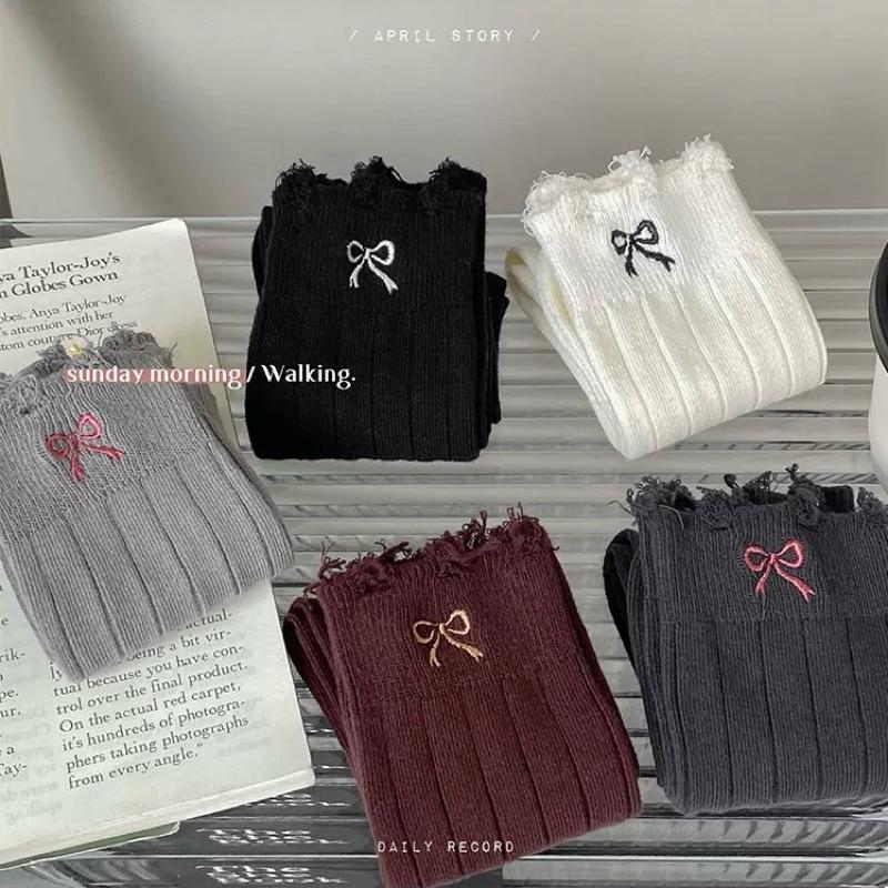 CU｜K86 CU🇰🇷現貨🖤刷破設計🖤刺繡蝴蝶結 豎條紋百搭中筒襪 素色襪子 蝴蝶結襪子 堆堆襪 韓國襪子