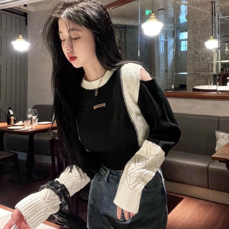 CU｜Z26 CU🇰🇷現貨秒出❤️甜酷風🖤黑白拼色露肩鏤空短版長袖針織衫/長袖毛衣