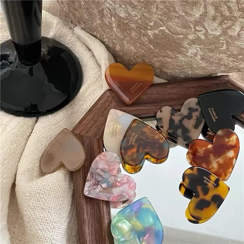 CU｜A83 簡約復古愛心幻彩瀏海夾