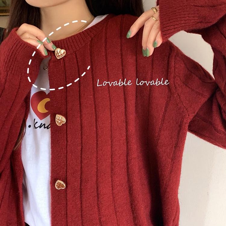 CU｜Z20 CU🇰🇷現貨秒出❤️‍🔥膚色超顯白❤️本命紅甜美愛心紐扣～短款毛衣罩衫/針織衫/針織外套