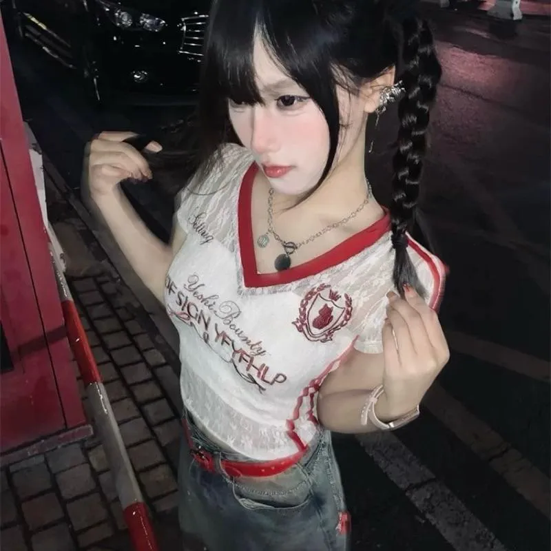 CU｜Q81 CU🇰🇷現貨🔥蕾絲透視🌹美式休閒 辣妹運動風V領蕾絲短袖上衣 球衣 短版上衣