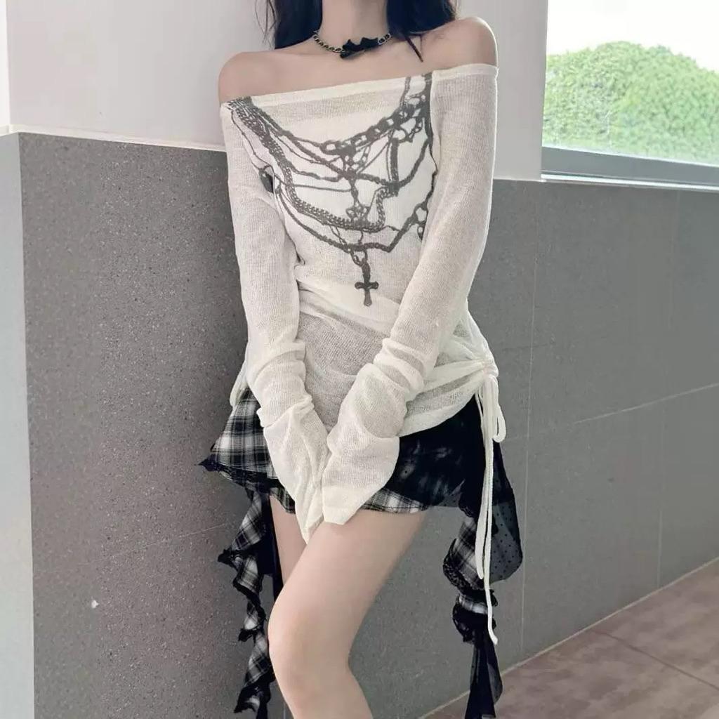 CU｜Q42 CU🇰🇷現貨✝️暗黑系🖤美式辣妹圖騰印花長袖一字領上衣 抽繩上衣 長袖針織衫 罩衫 防曬上衣